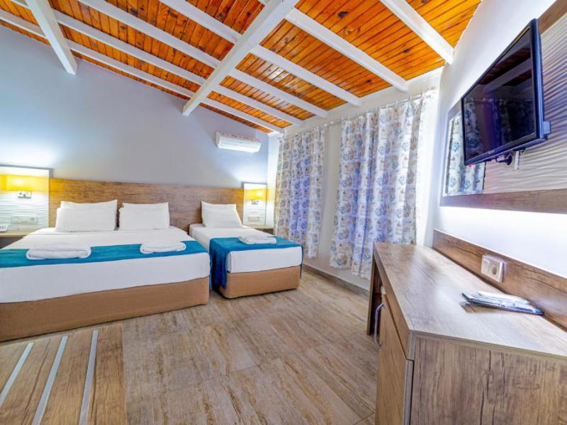 llusion Beach Club Hotel