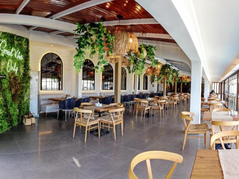 llusion Beach Club Hotel