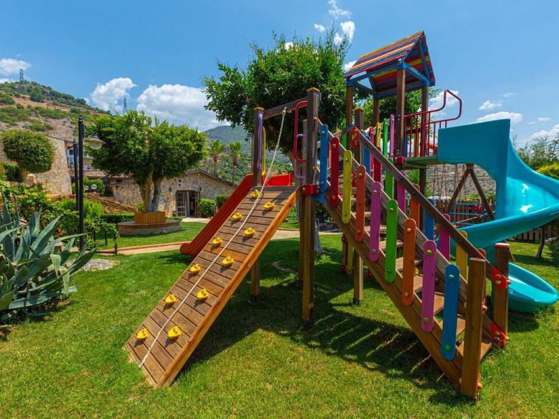 llusion Beach Club Hotel