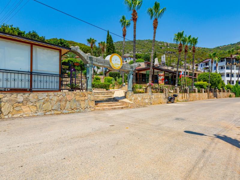 llusion Beach Club Hotel