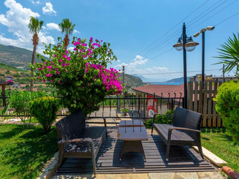 llusion Beach Club Hotel