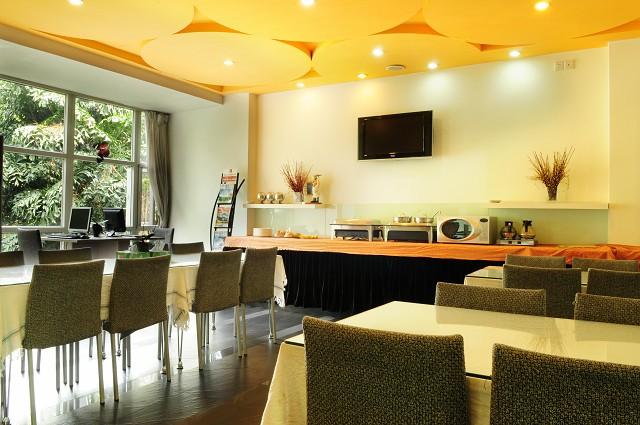 Colourful Days Hotel