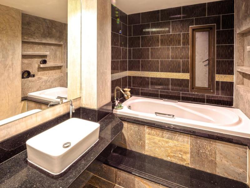 Tanawan Phuket Hotel