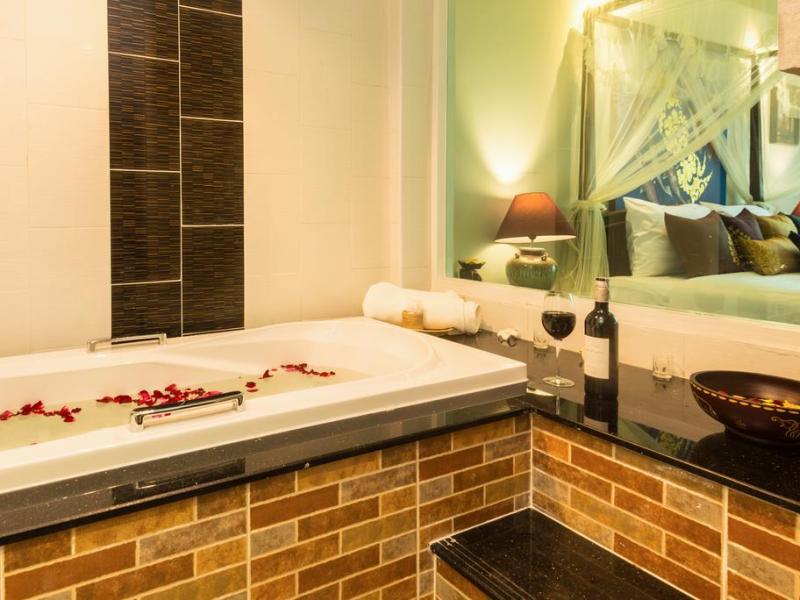 Tanawan Phuket Hotel