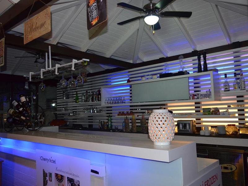 Club Cherry Hotel Family Suites