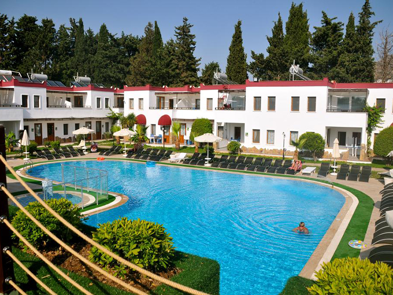 Club Cherry Hotel Family Suites