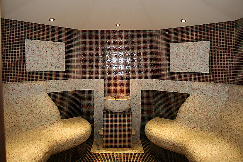 Grand Royale Apartment Complex & Spa