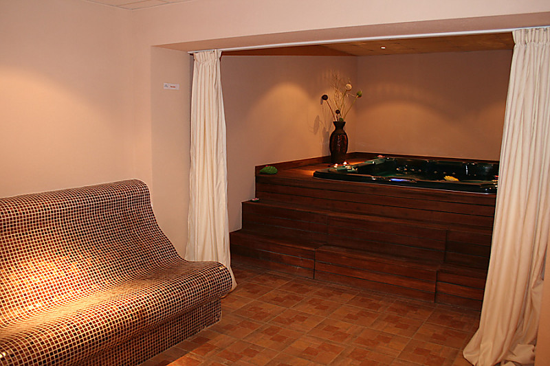 Grand Royale Apartment Complex & Spa
