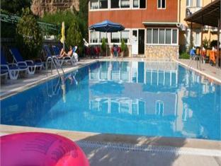 Canada Hotel & Bungalows