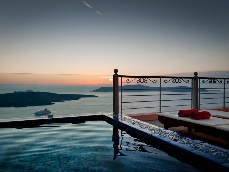 Nefeles Luxury Suites
