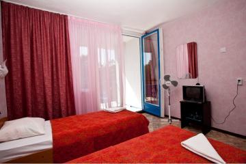 Отель Happy Hotel Россия, Ялта, фото 2