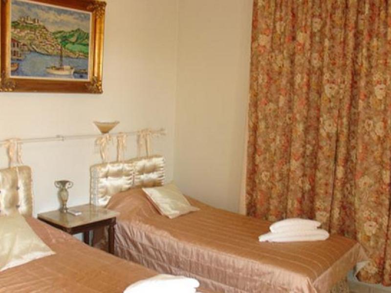 Monambeles Villas