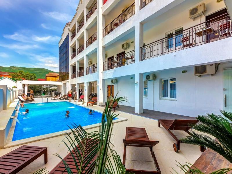 Гостиница Азария