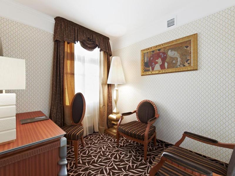 Двор Подзноева (Главный корпус)