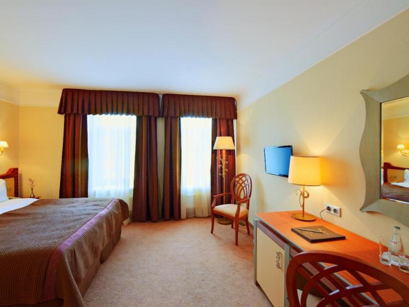 Двор Подзноева (Главный корпус)