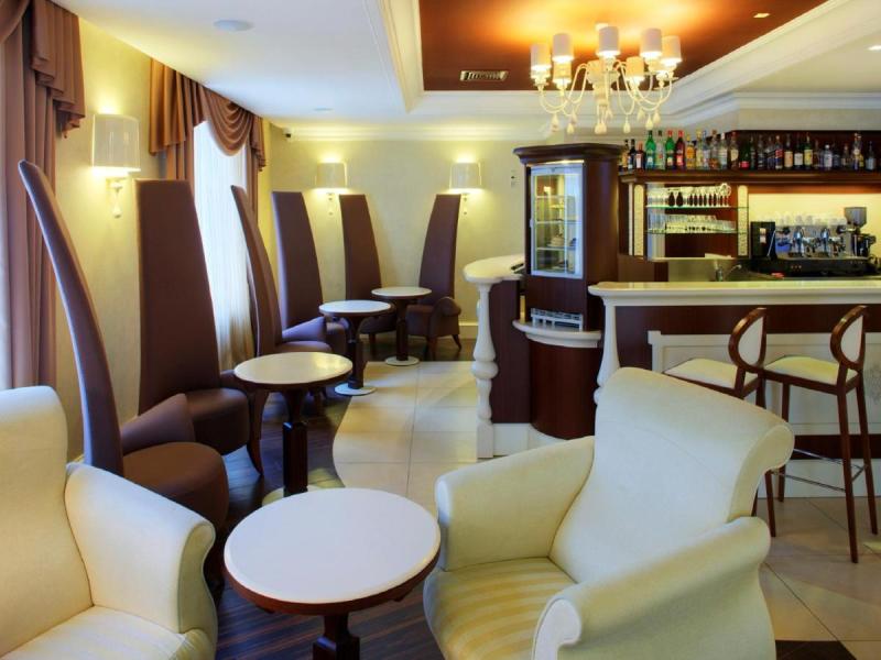 Двор Подзноева (Главный корпус)