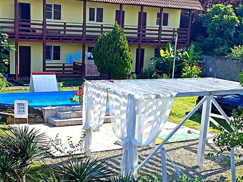 Абхазский дворик (Цандрипш)