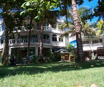 Paradise Bay Beach & Watersport Resort