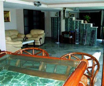 Paradise Bay Beach & Watersport Resort
