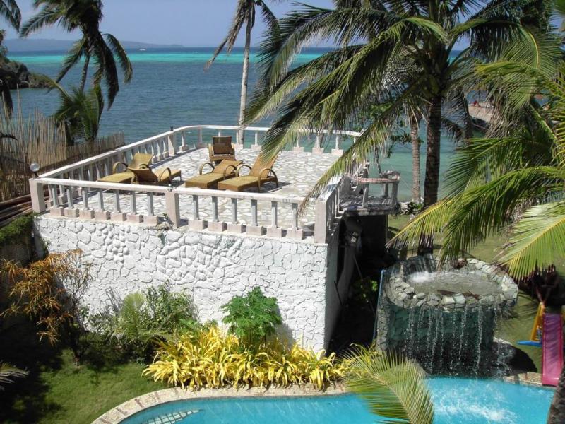 Paradise Bay Beach & Watersport Resort