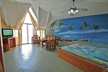 Paradise Bay Beach & Watersport Resort