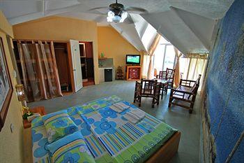 Paradise Bay Beach & Watersport Resort