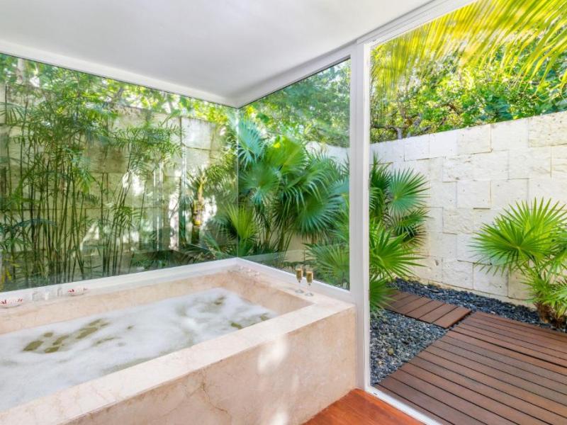 Blue Diamond Luxury Boutique (Adults Only)