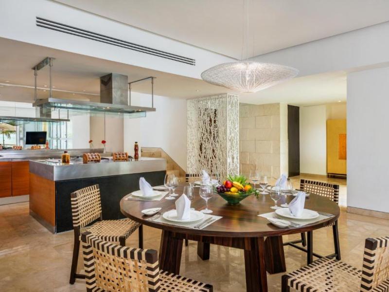 Blue Diamond Luxury Boutique (Adults Only)