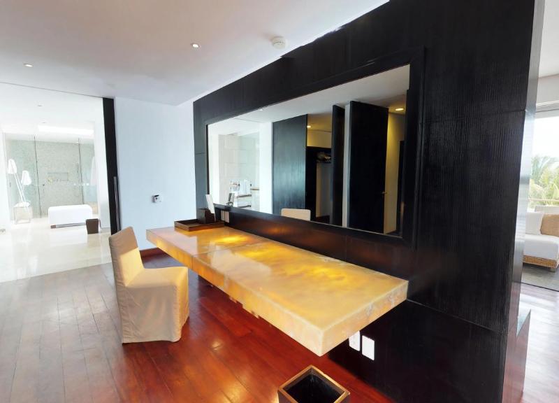 Blue Diamond Luxury Boutique (Adults Only)