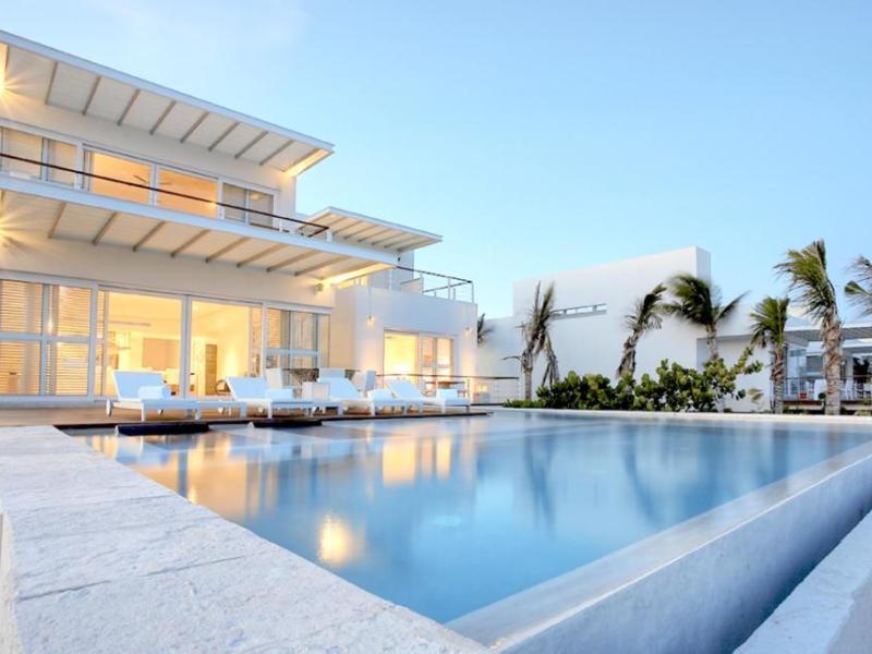 Blue Diamond Luxury Boutique (Adults Only)