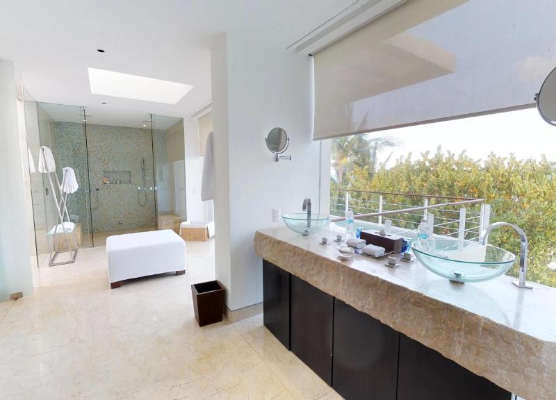 Blue Diamond Luxury Boutique (Adults Only)