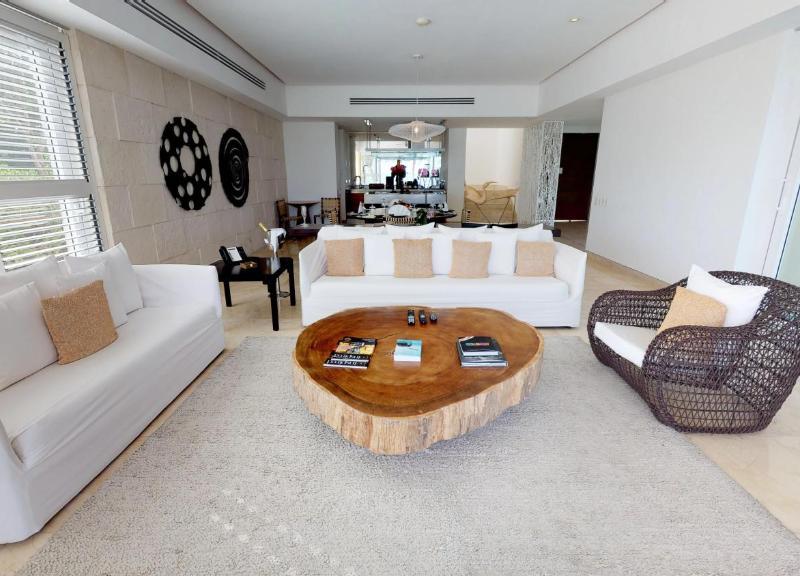 Blue Diamond Luxury Boutique (Adults Only)