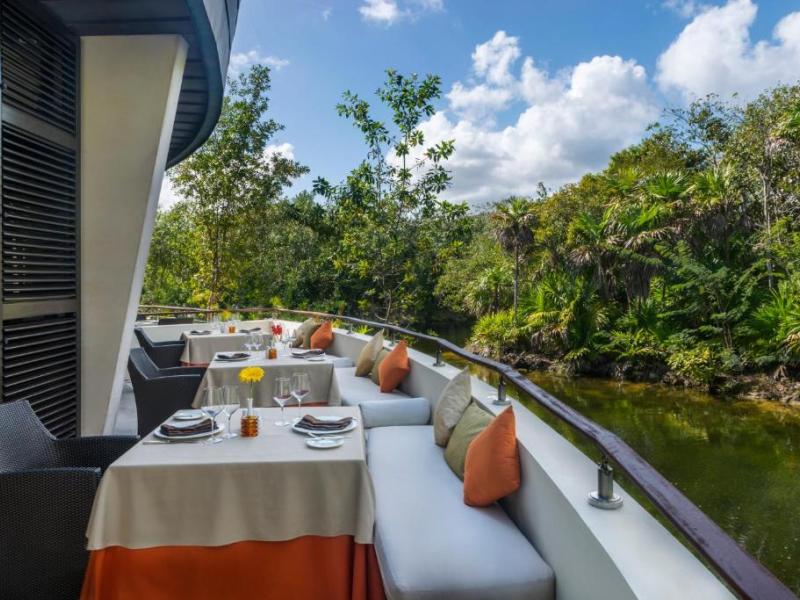 Blue Diamond Luxury Boutique (Adults Only)