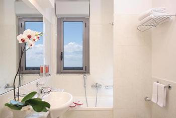 Отель Best Western Hotel I Triangoli Италия, Рим, фото 15