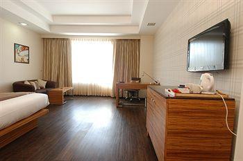 Mapple Emerald Hotel