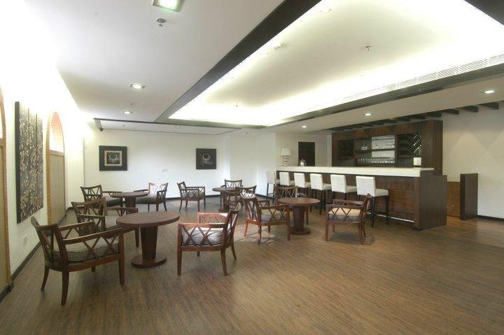 Mapple Emerald Hotel