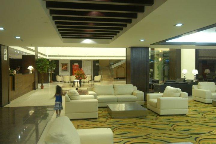 Mapple Emerald Hotel