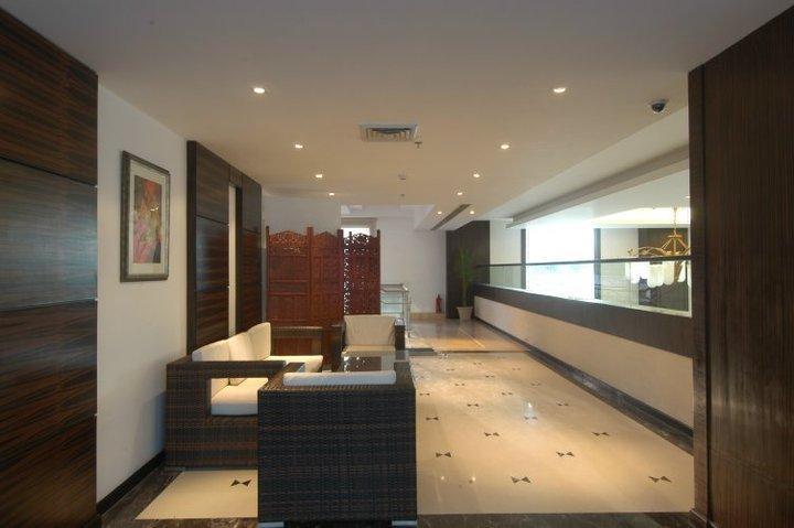 Mapple Emerald Hotel