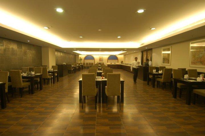 Mapple Emerald Hotel