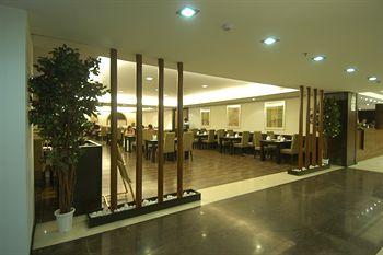Mapple Emerald Hotel