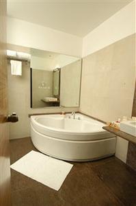 Mapple Emerald Hotel