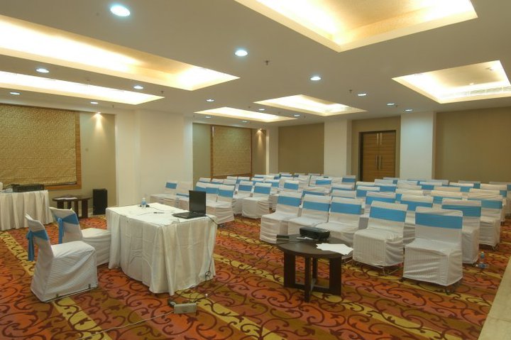 Mapple Emerald Hotel