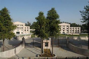 Mapple Emerald Hotel
