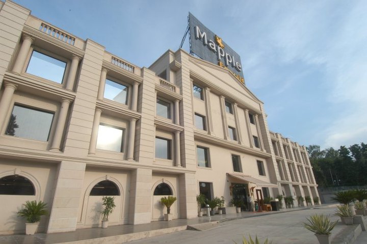 Mapple Emerald Hotel