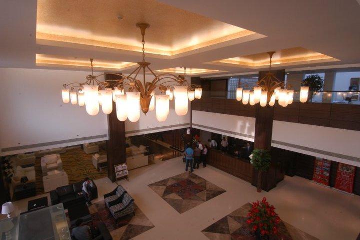 Mapple Emerald Hotel