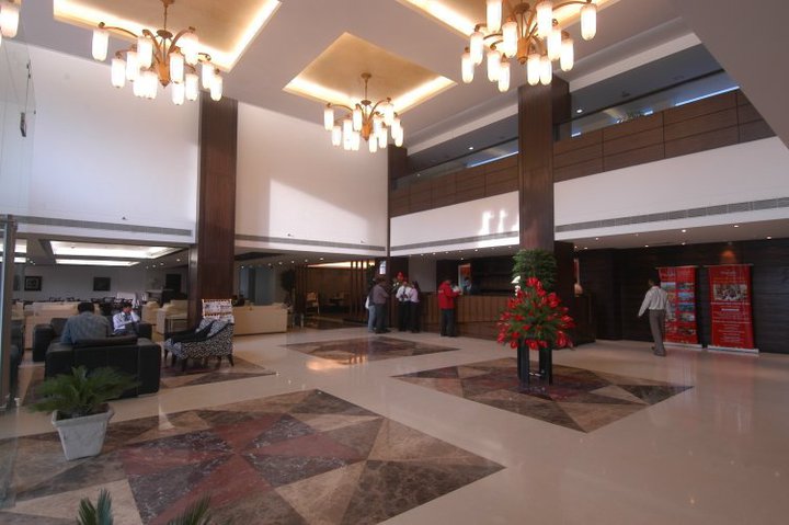 Mapple Emerald Hotel