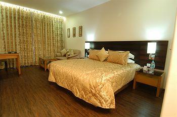 Mapple Emerald Hotel