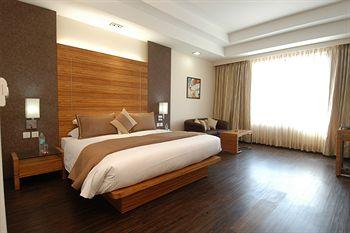 Mapple Emerald Hotel
