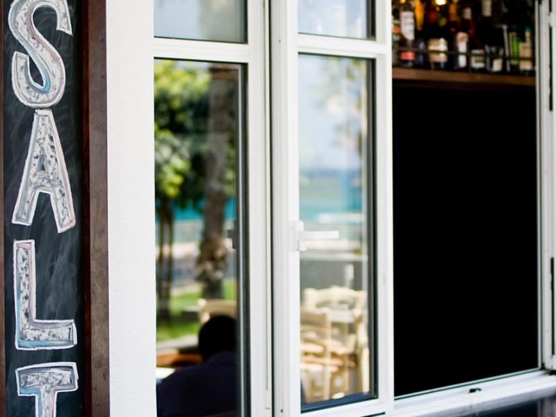 Gordon Hotel & Lounge