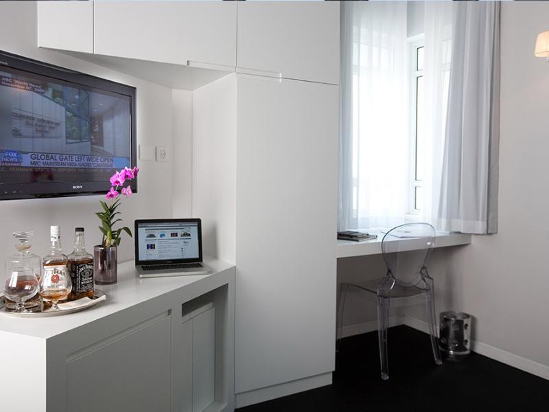 Gordon Hotel & Lounge